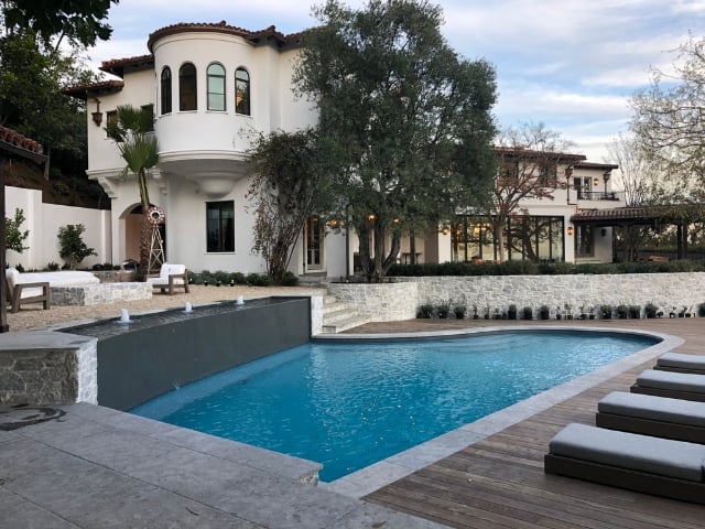 luxury-outdoor-pool-raised-wall