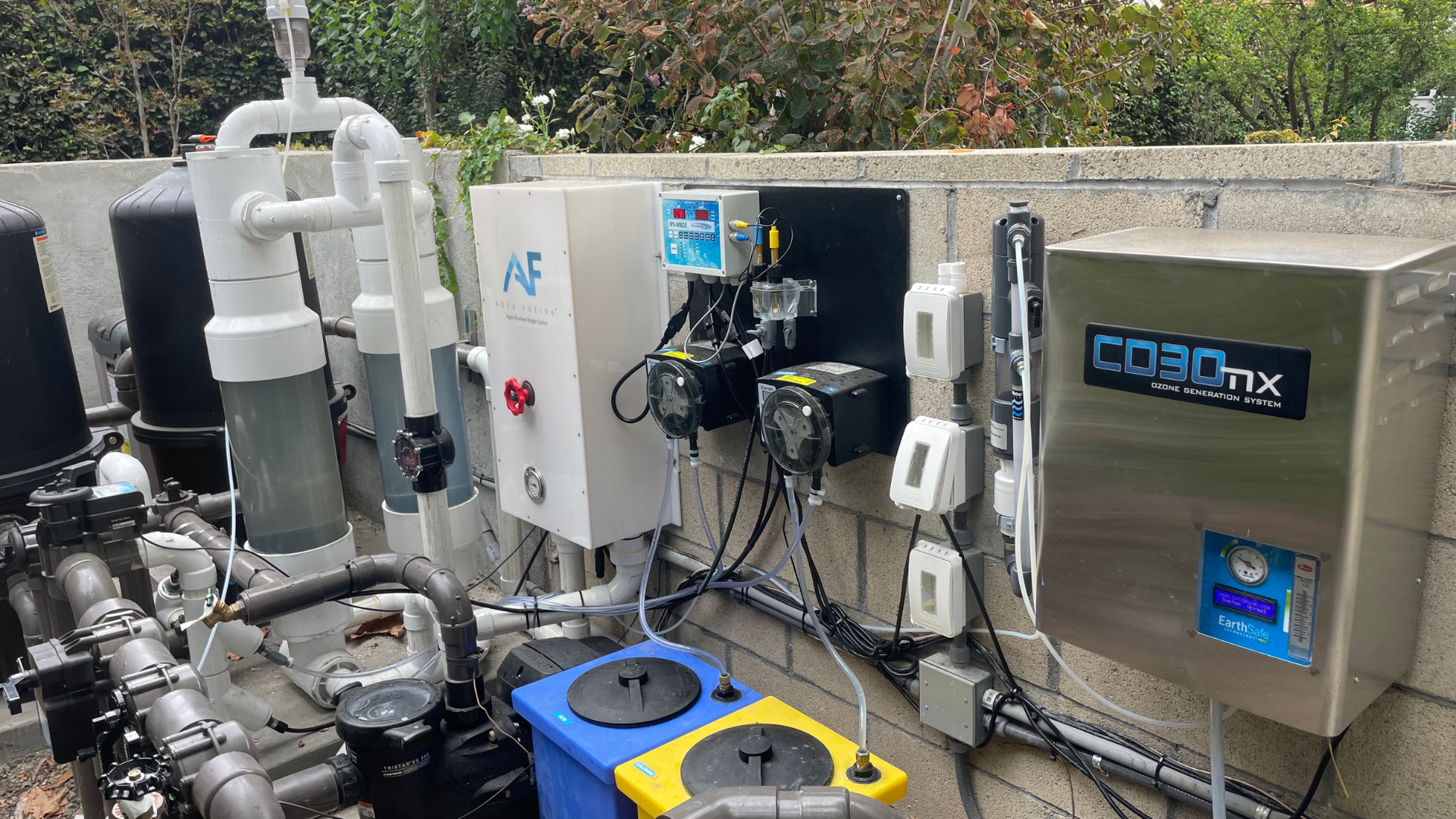 ALTERNATIVE POOL SANITATION SOLUTION: Ozone Generators & How They Work