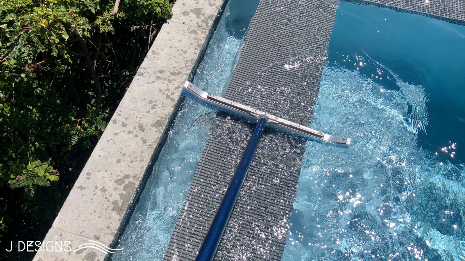 Los Angeles Concrete Pool Maintenance: tackling 3 Common Issues