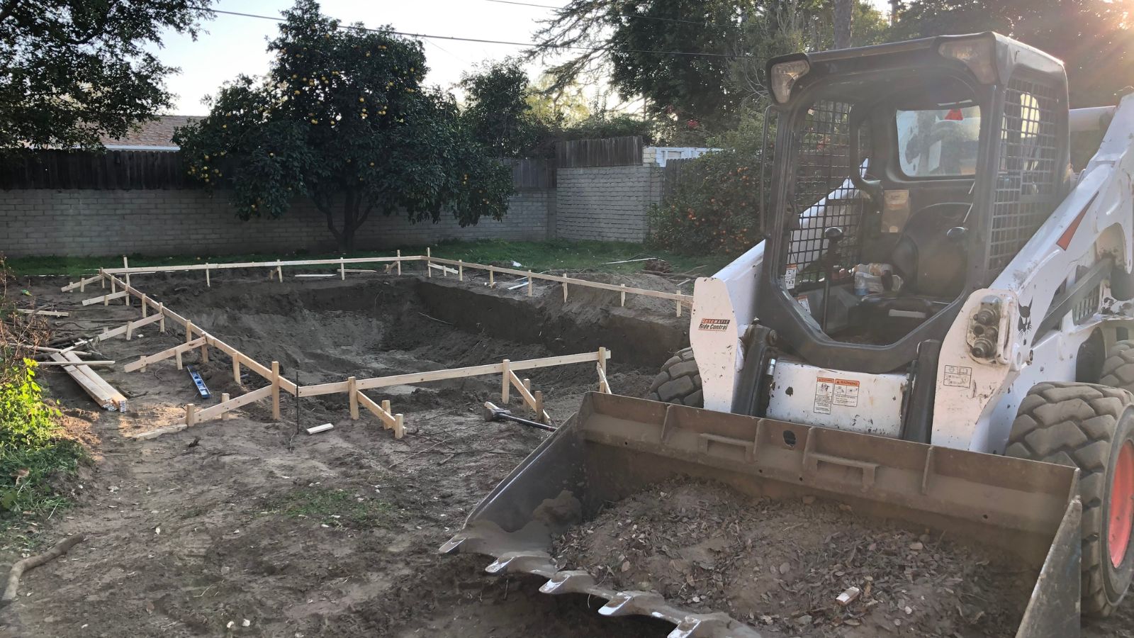 Dig Alert for LA Pool Construction: Marking Utility Lines for Safety